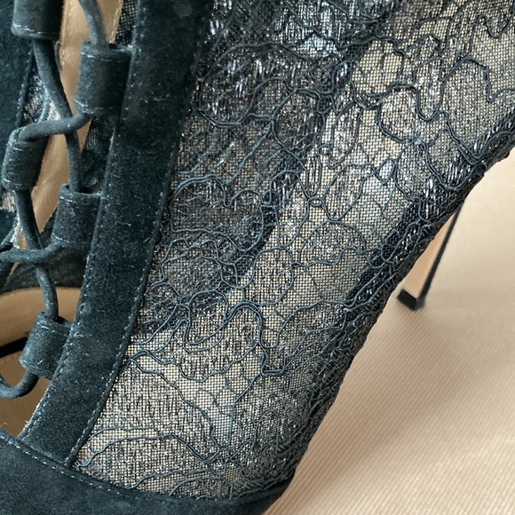 Gianvito Rossi Rebecca lace and suede lace-up heeled booties. - Picture 7 of 13